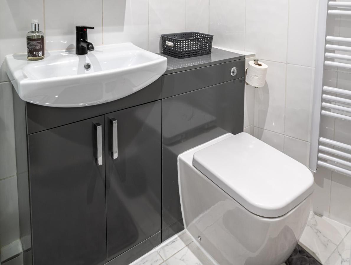 Luxury One Bedroom Guesthouse M6, Junction 10 Walsall Willenhall Exterior foto